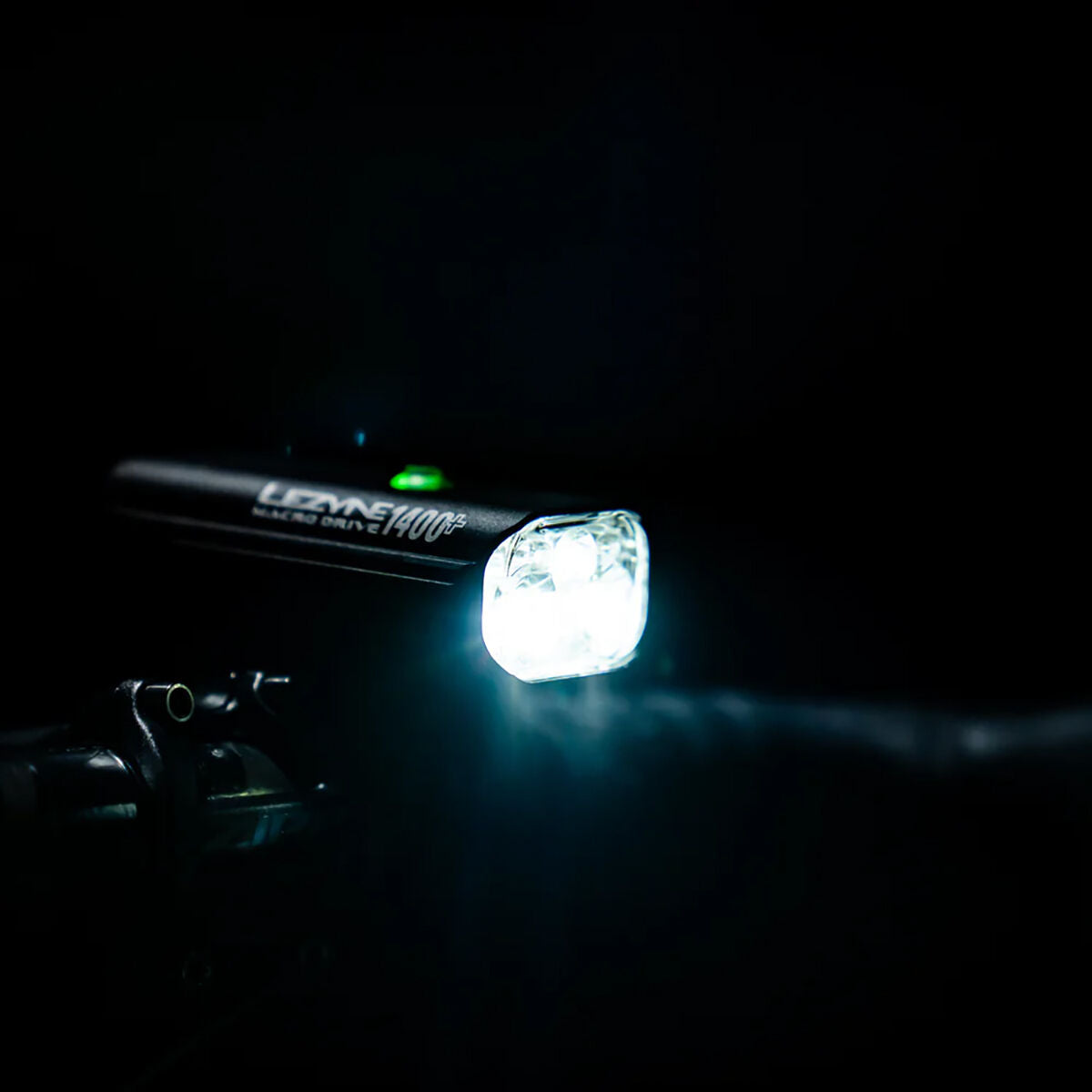 Lezyne Macro Drive 1400 front light + Loaded Satin Black